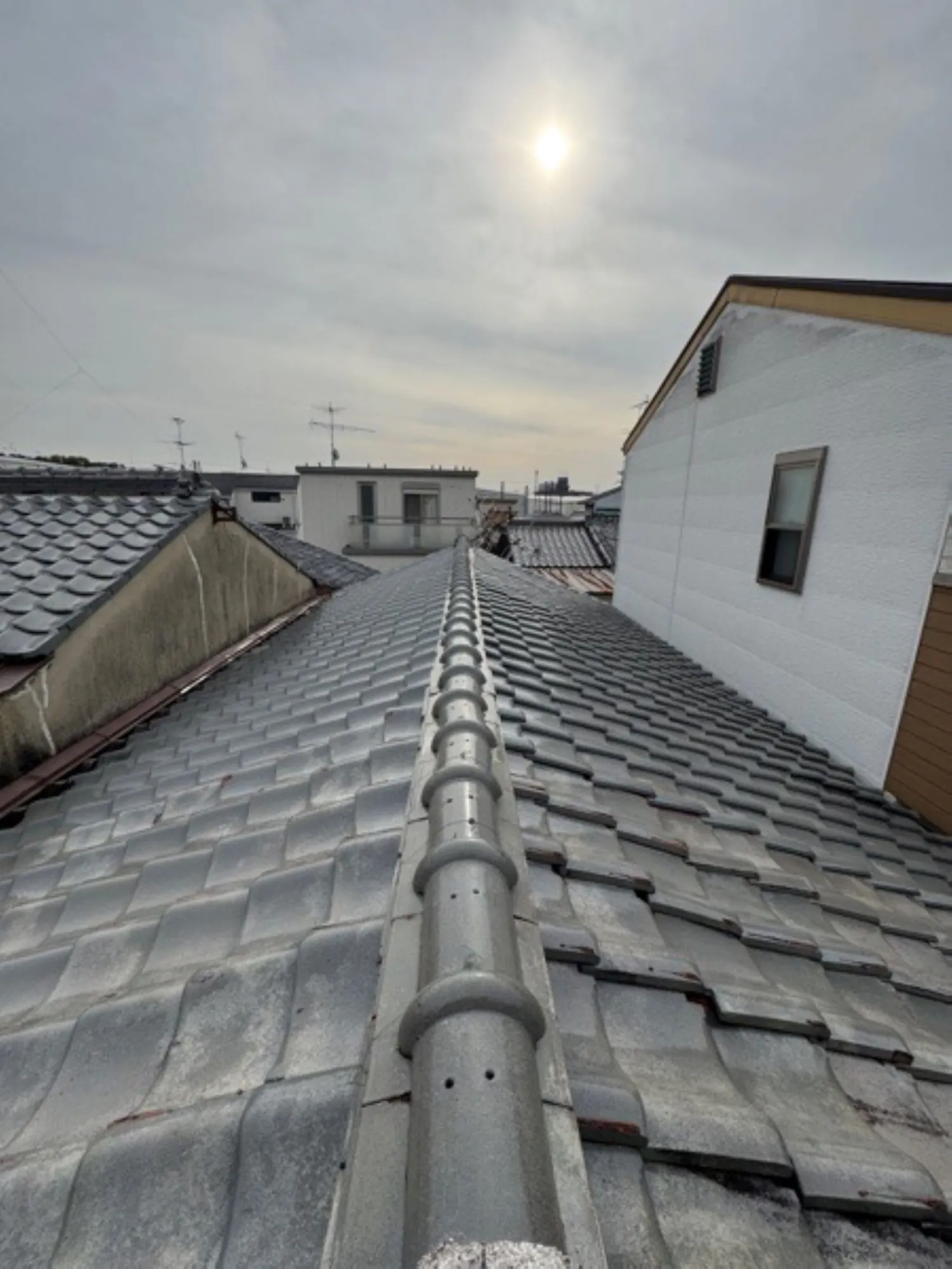 【京都市右京区太秦】築40年以上｜瓦屋根を立平ガルバリウム鋼板へ葺き替えて軽量化