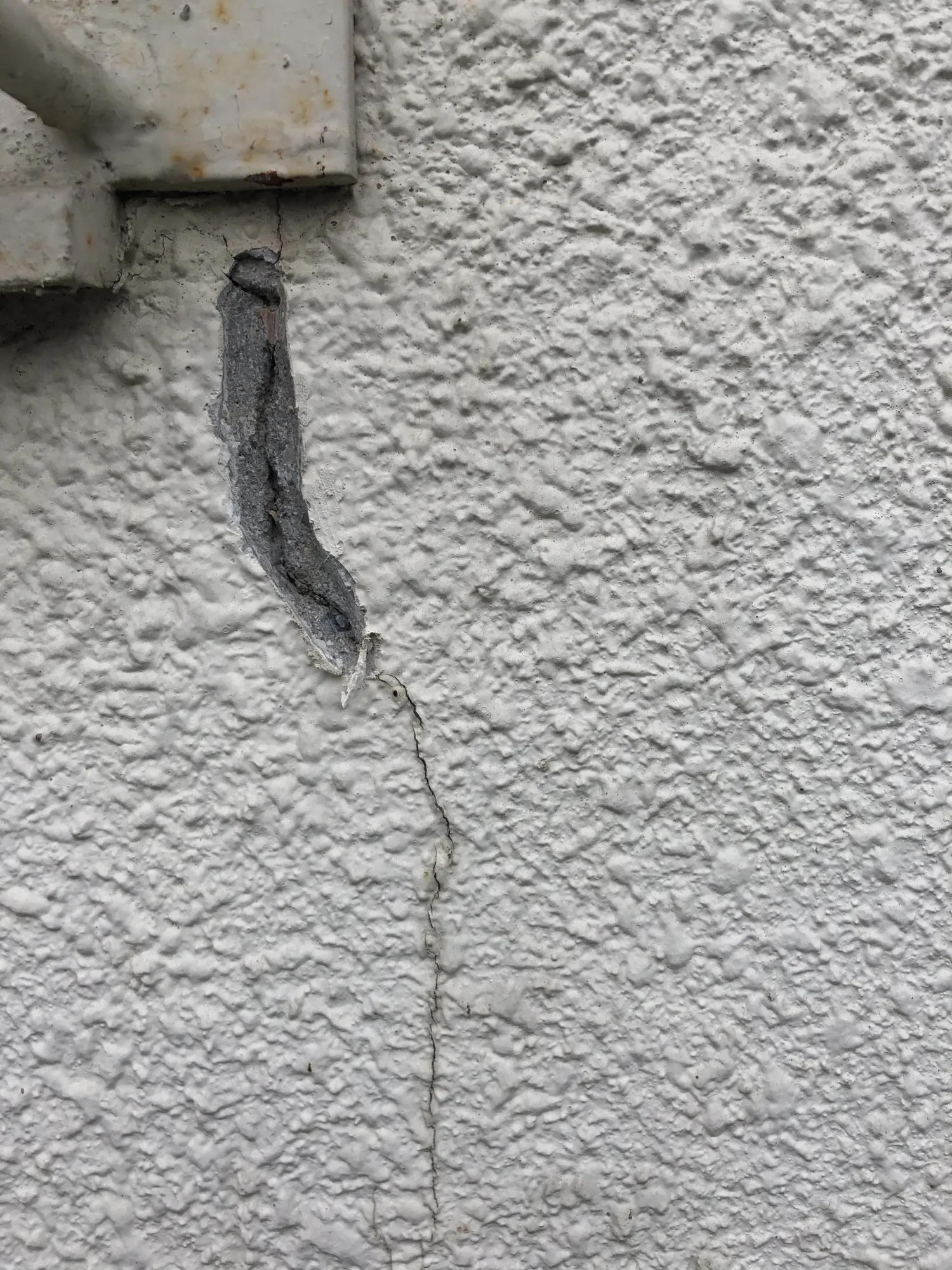 雨漏り調査費を安くする方法!! - 施工前