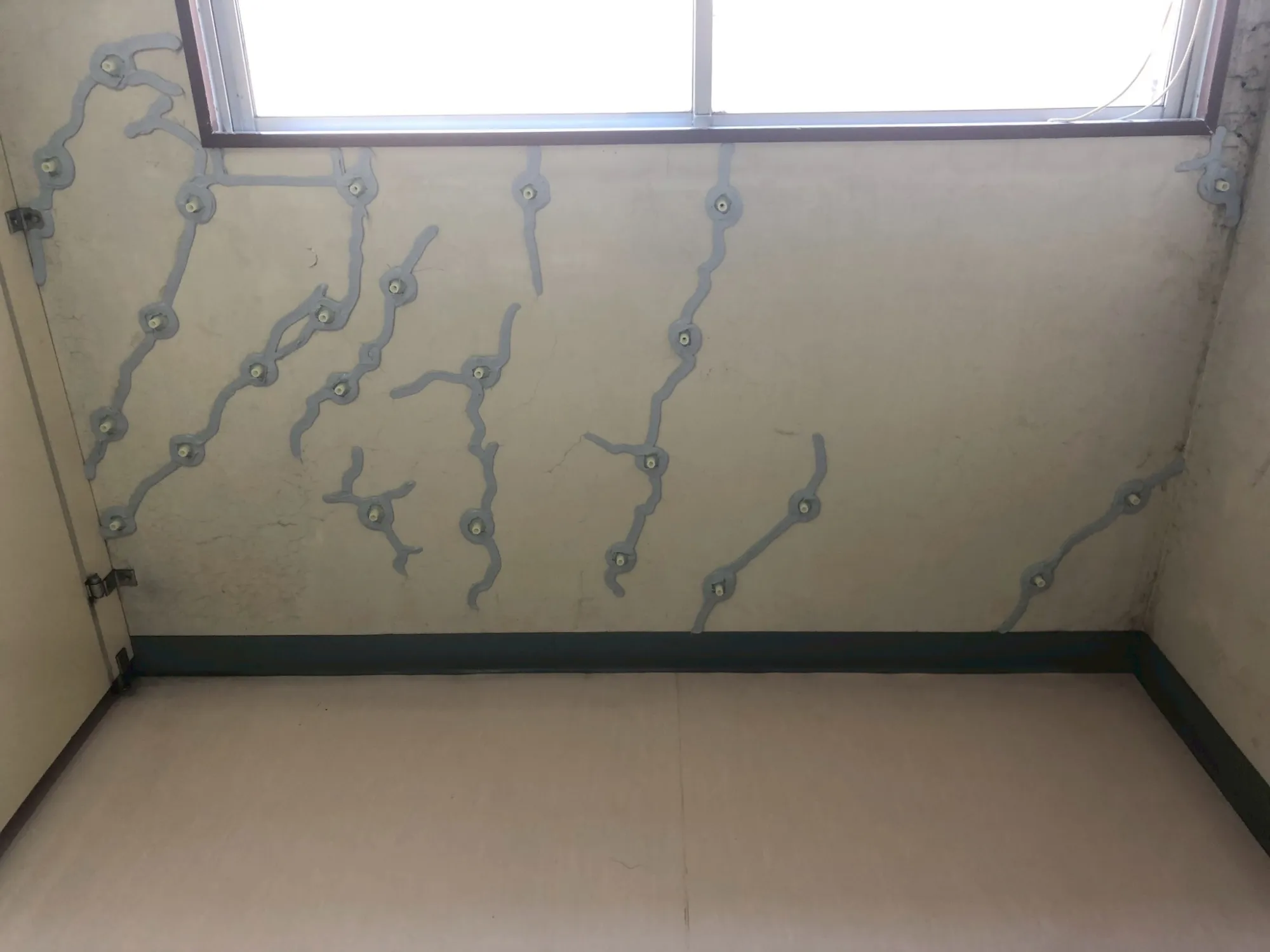 室内からも完璧な修繕工事‼️ - 施工前