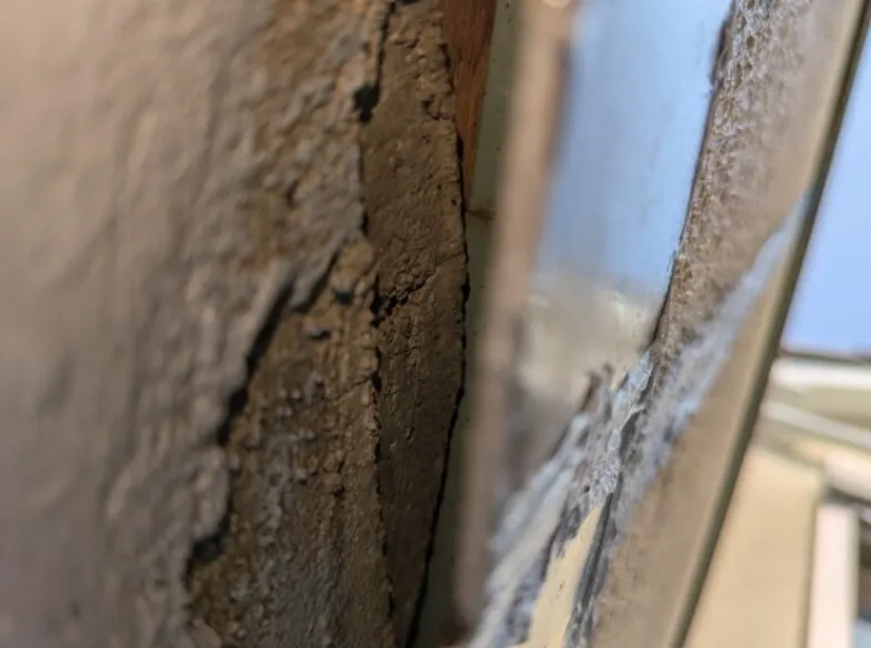 尼崎市でベランダの雨漏り修理 - 施工前