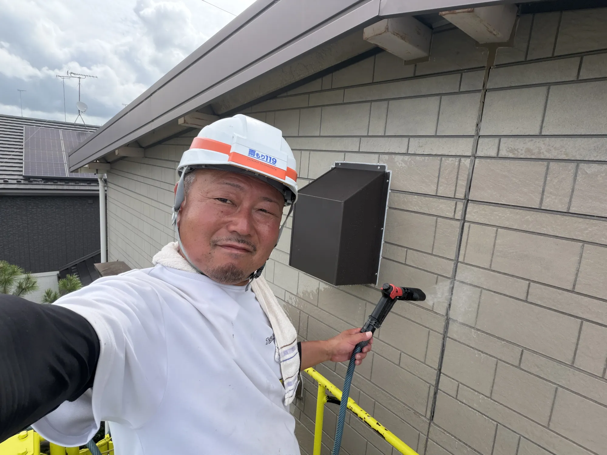 下妻市乙で鉄骨造・窯業系サイディングの雨漏り調査。屋根裏に跡がなくても「散水調査」で浸入経路を見抜く方法