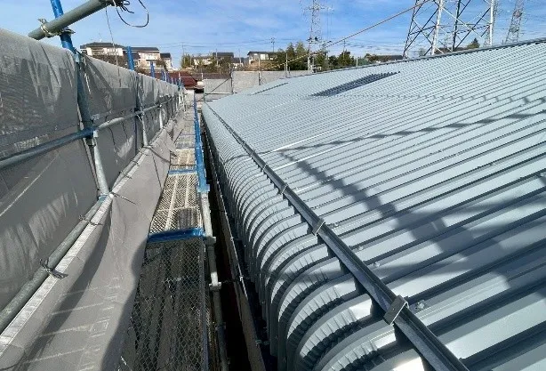 郡山市、倉庫の屋根葺き替え工事 - 施工後