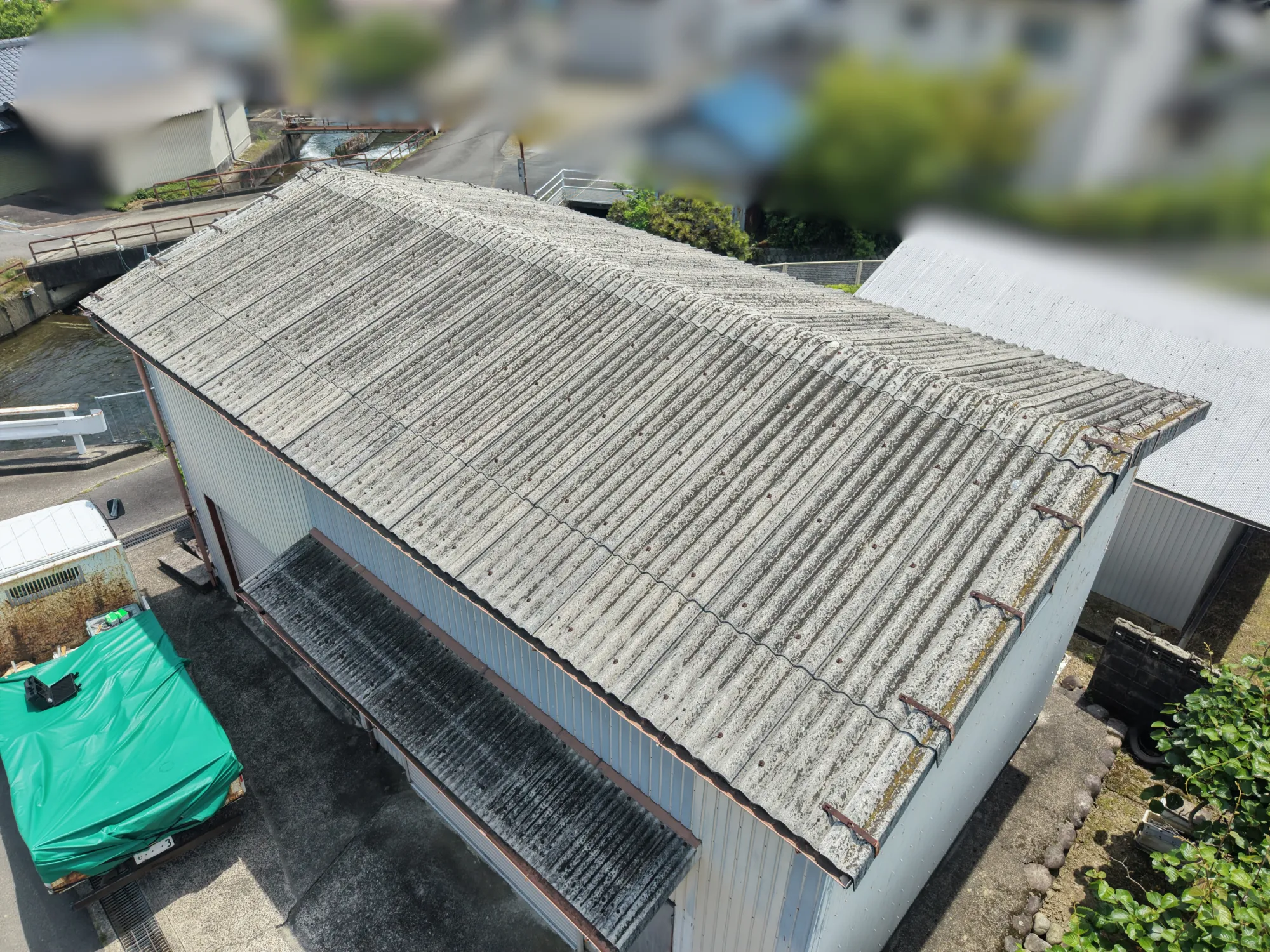 2026年7月施工　【本巣市】築50年のスレート屋根の葺き替え　錆びた外壁の塗装　あまどい交換 - 施工前