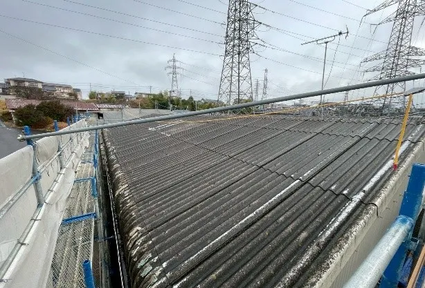 郡山市、倉庫の屋根葺き替え工事 - 施工前