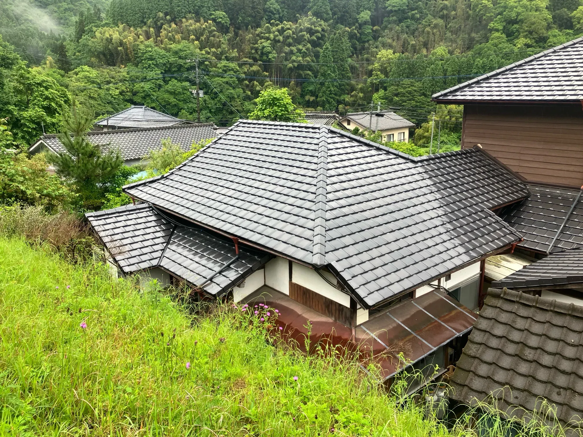 豊後大野市　M様邸　屋根葺き替え　瓦/破風板取り換え/漆喰工事 - 施工後