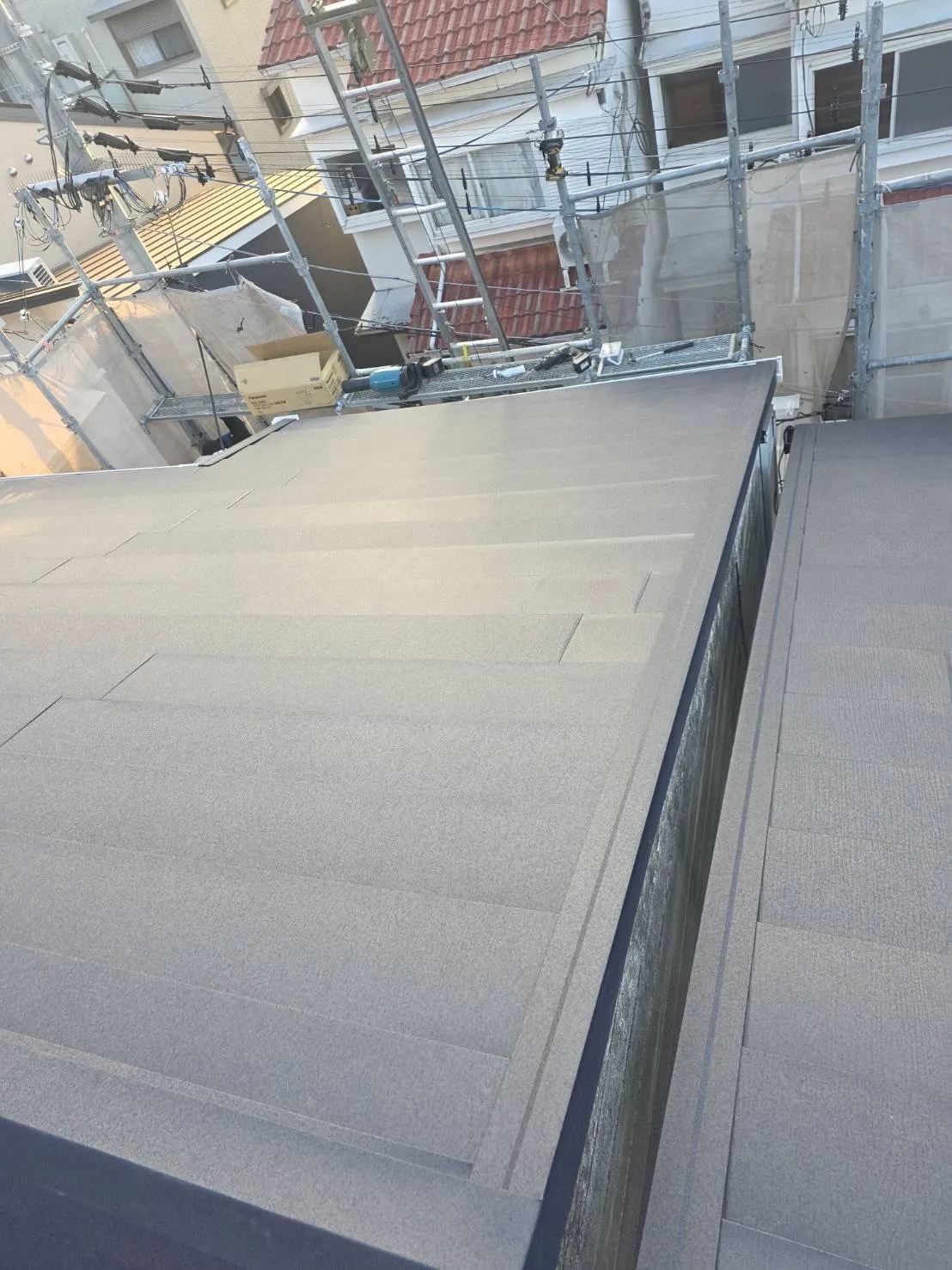セキスイU瓦をアイジー工業スーパーガルテクトへ葺き替え！ - 施工後
