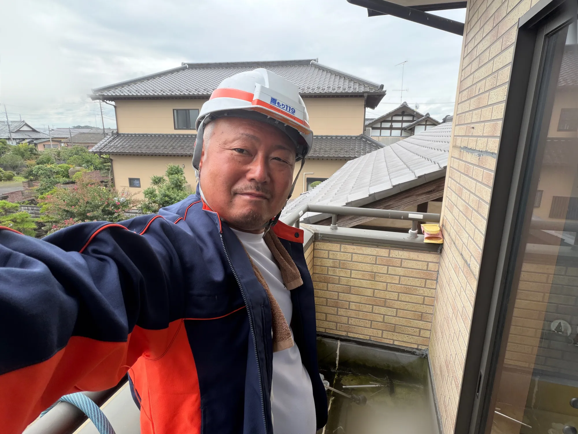 下妻市で雨漏り調査。「台風では漏れないのに、普通の雨で漏れる」のはなぜ？風向きと雨漏りの深い関係 - 施工前