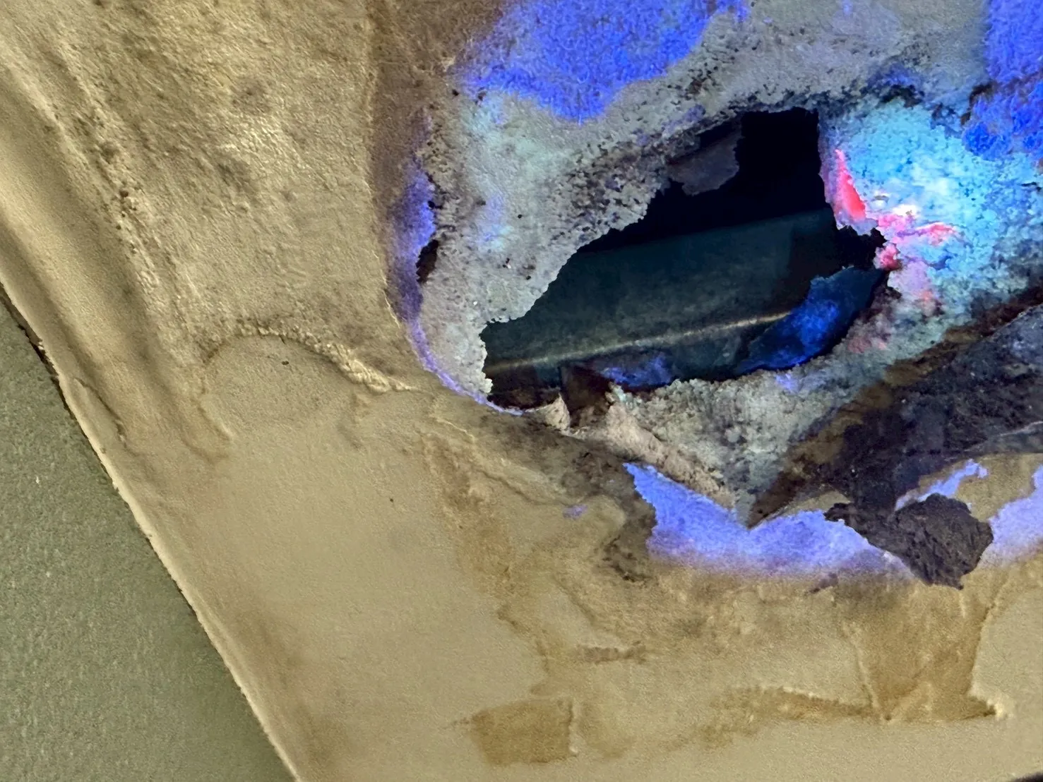 常総市〇〇様邸雨もり調査（発光水調査）