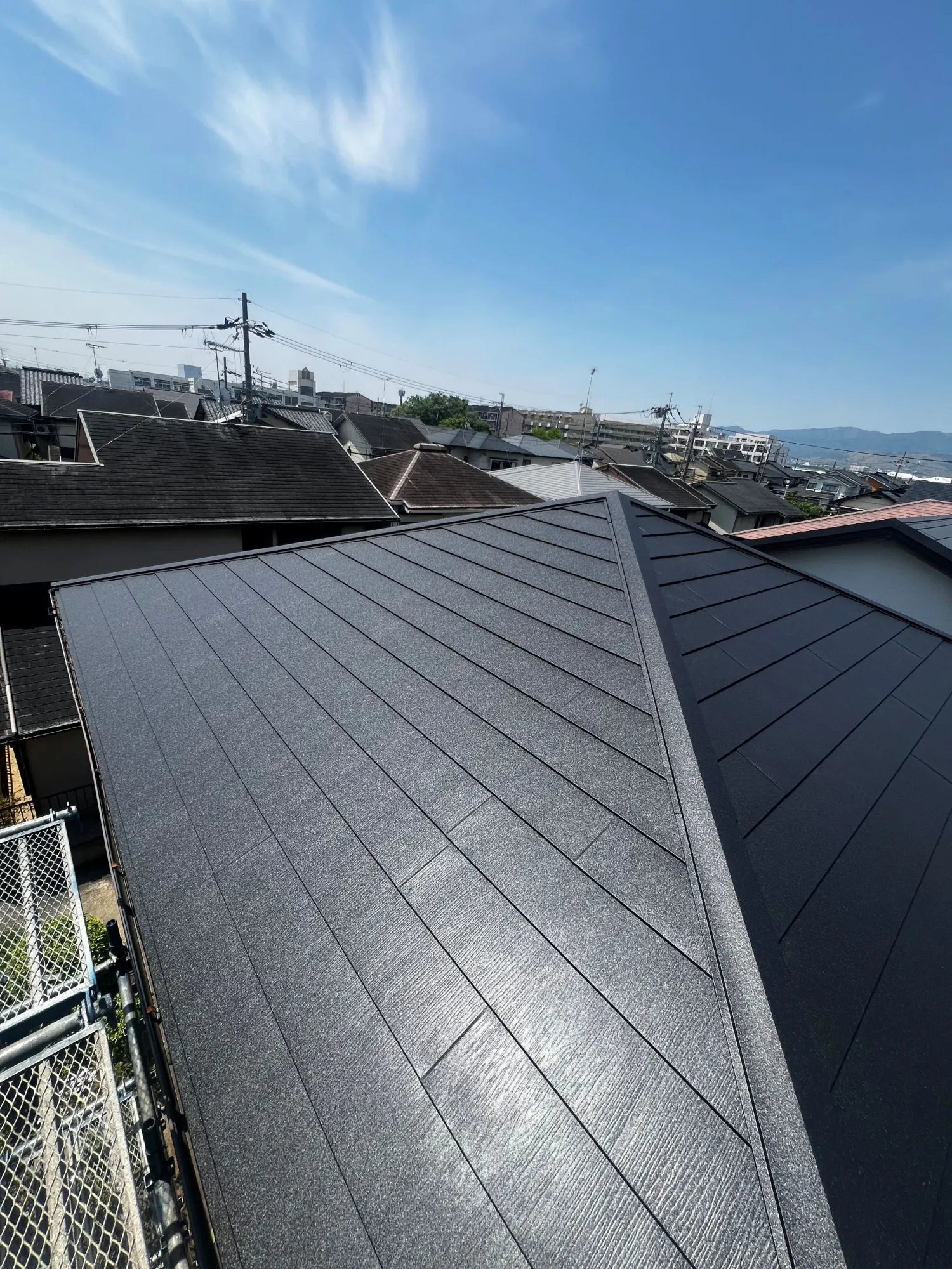 高耐久屋根材アイジー工業スーパーガルテクトでカバー工法/京都市伏見区久我S様邸 - 施工後